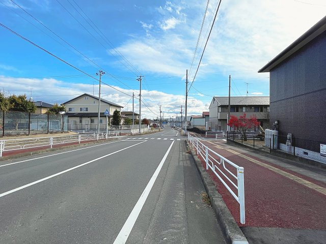 新築戸建・新築建売　須賀川市日向町【制振装置搭載】西袋一小・西袋中の前面道路含む現地写真|前面道路　東側幅員16.7ｍ