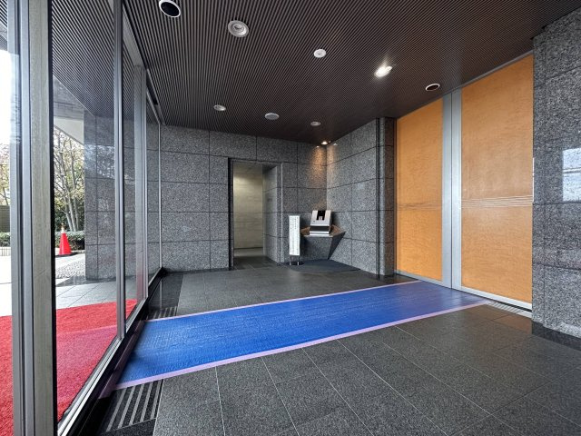 コスモシティ北千住のエントランス