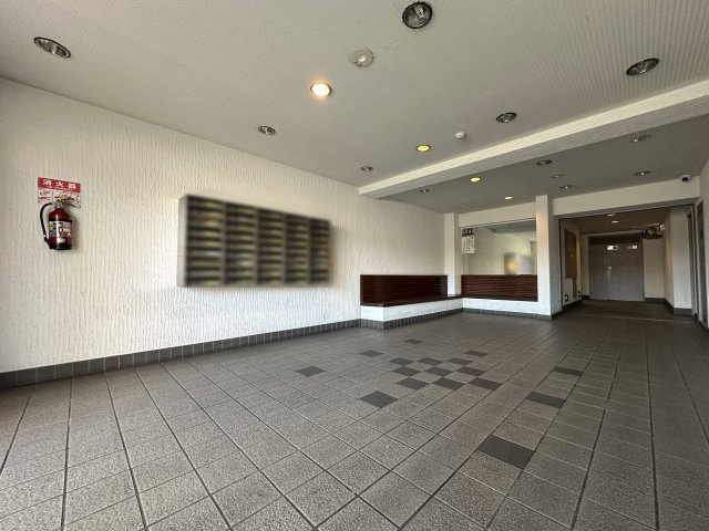 メゾンドール朝霧のエントランス