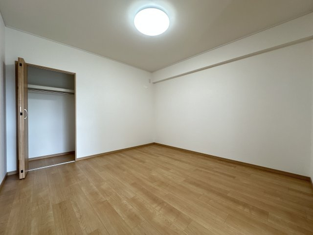 メゾンドール朝霧の洋室