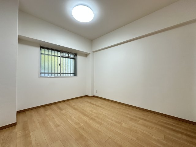 メゾンドール朝霧の洋室