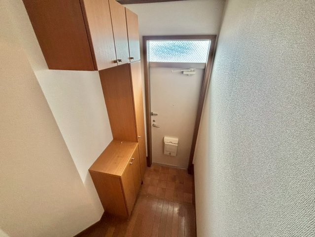 クレストール上野田Bの玄関
