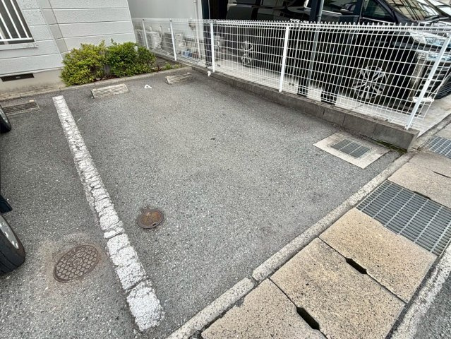 クレストール上野田Bの駐車場
