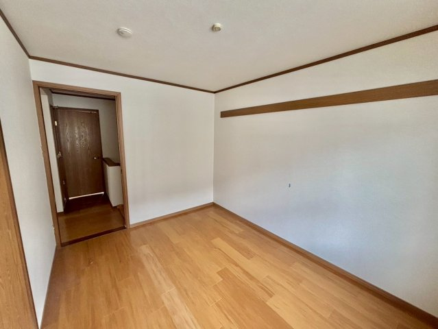 クレストール上野田Bの洋室