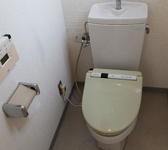 守山市播磨田町の店舗事務所のトイレ