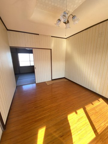 【洋室】 | 大牟田市歴木 | ☆2階ベランダに出られる6.0帖の洋室☆収納付き！☆（奥は6.0帖の和室）