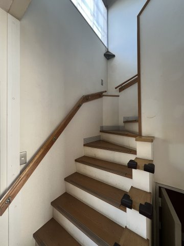 米子市両三柳　中古住宅のその他|階段
