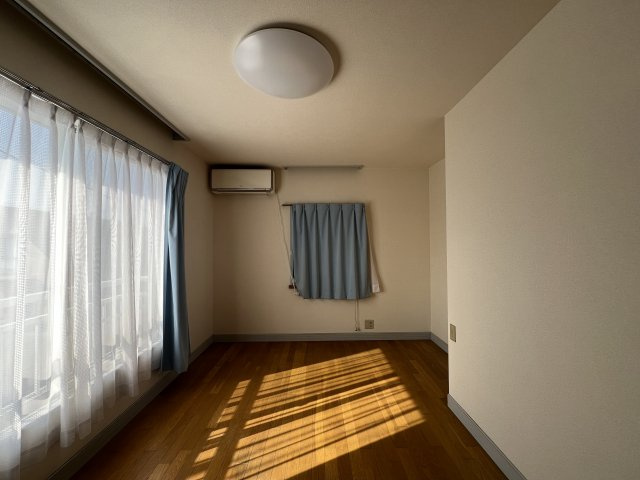 米子市両三柳　中古住宅の洋室|２階洋室