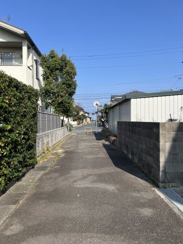 米子市両三柳　中古住宅の前面道路含む現地写真|玄関側の前面道路