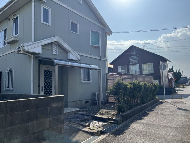 米子市両三柳　中古住宅の外観|玄関側