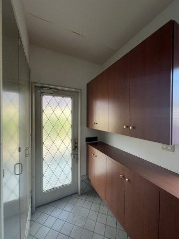 米子市両三柳　中古住宅の玄関