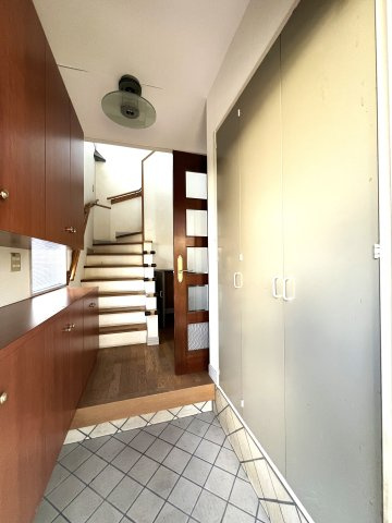 米子市両三柳　中古住宅の玄関