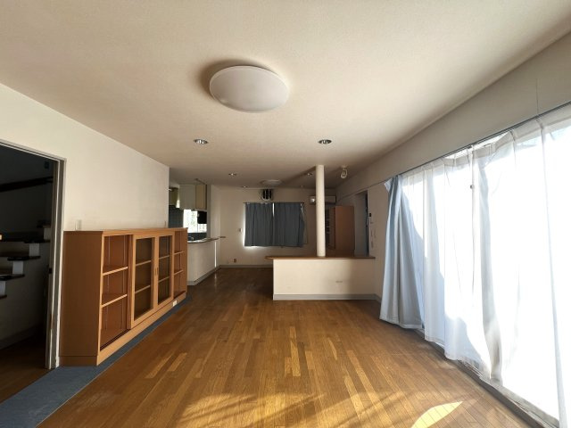 米子市両三柳　中古住宅の居間・リビング