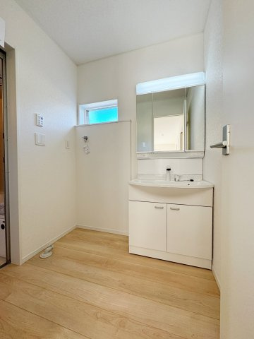 新築戸建・新築建売　須賀川市日向町【制振装置搭載】西袋一小・西袋中の独立洗面台