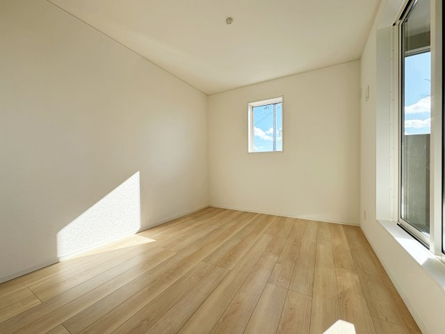 新築戸建・新築建売　須賀川市日向町【制振装置搭載】西袋一小・西袋中の洋室