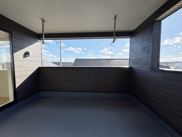 新築戸建・新築建売　須賀川市日向町【制振装置搭載】西袋一小・西袋中のバルコニー