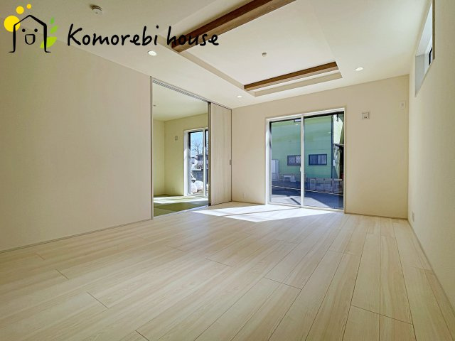 北本市東間5丁目　3期　新築一戸建て　ブルーミングガーデン 01の居間・リビング|26.2.21撮影済み