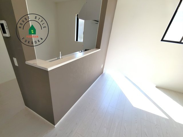 福岡市早良区原4丁目第1-2棟（1号棟）の内観：施工例|キッチンから立ち込める香りが今日の料理を期待させます。