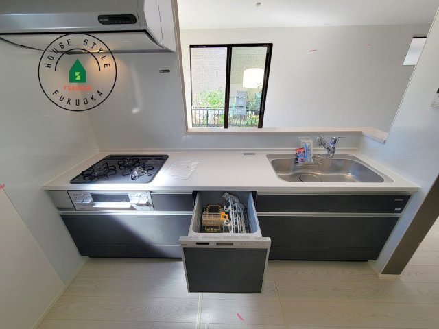 福岡市早良区原4丁目第1-2棟（1号棟）の内観：施工例|キッチン。グリル・食器洗い乾燥機・浄水器も完備。