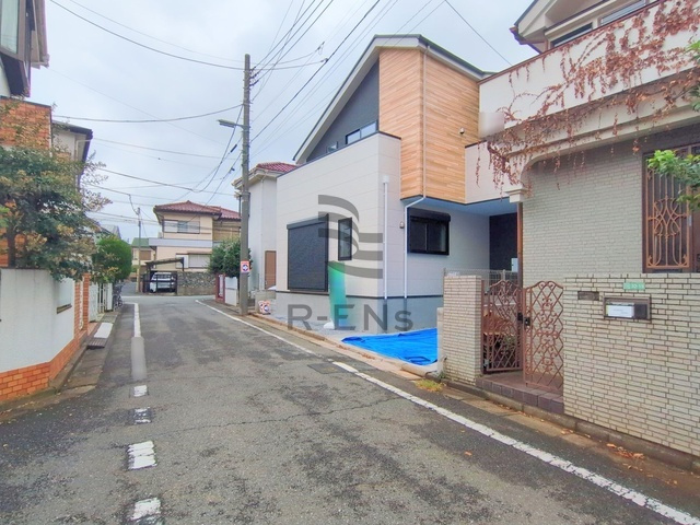【前面道路含む現地写真】 | 練馬区大泉学園町２丁目　新築戸建て | 見通しもよく落ち着いた住宅街でお車も運転しやすいエリア