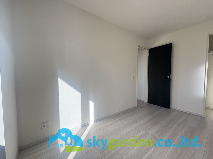 藤沢市善行1期　新築戸建　全3棟1号棟の洋室|明るい洋室です