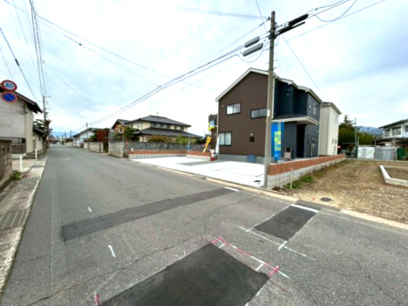 新築戸建　長野市三本柳東の前面道路含む現地写真