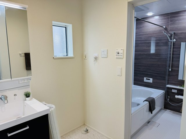 八王子市　川口町　新築一戸建て　２３ー３期の脱衣所|～窓付きで明るい洗面所　換気もしやすいです～