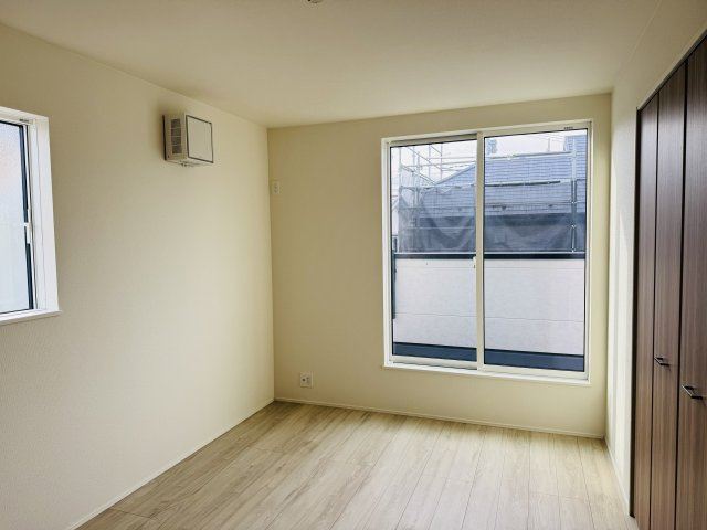 八王子市　川口町　新築一戸建て　２３ー３期の寝室|～2階8.0帖の主寝室　ベッドなど大型家具のレイアウオモしやすい広さです～