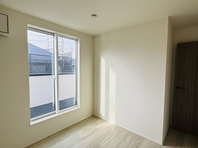 八王子市　川口町　新築一戸建て　２３ー３期の洋室|～2階バルコニーに面している5.0帖の洋室です～