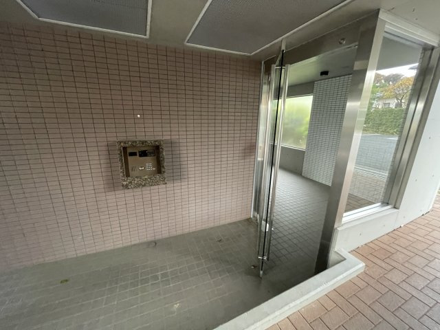 川崎市麻生区細山５丁目の賃貸マンションのエントランス