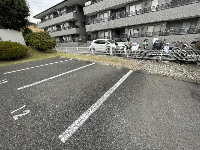 川崎市麻生区細山５丁目の賃貸マンションの駐車場