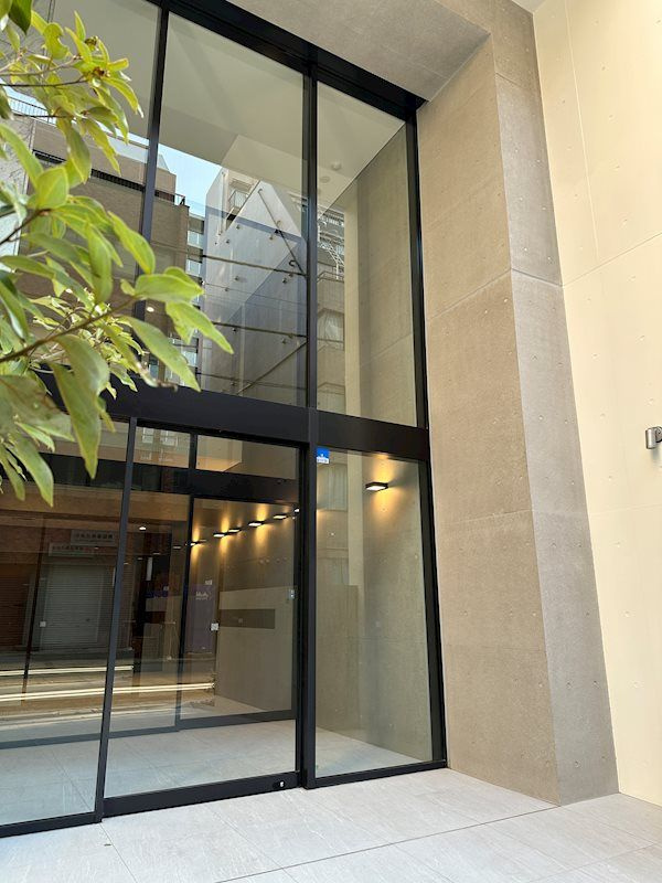 ZOOM神田のエントランス