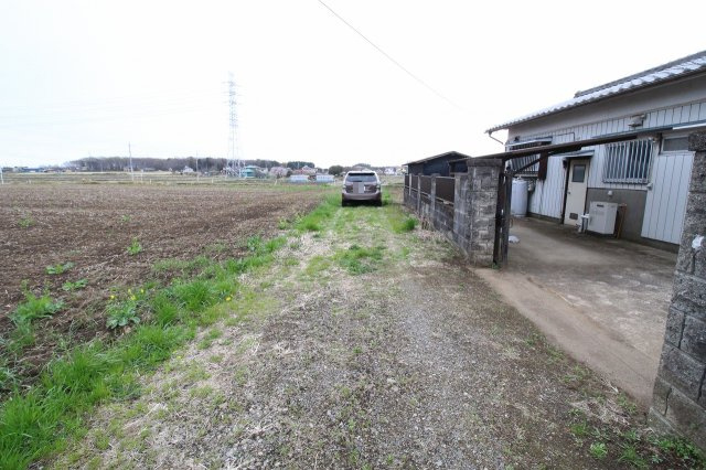 小山市羽川の前面道路含む現地写真|北側前面道路です