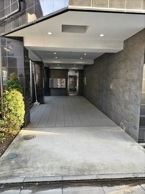 緑3丁目マンションのエントランス