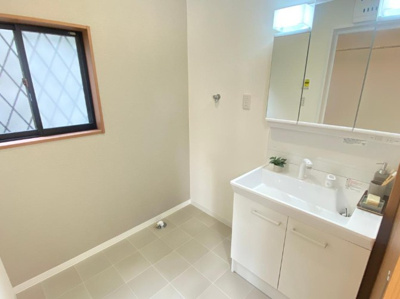 【洗面所】 | 海老名市国分南4丁目 中古戸建 全1棟