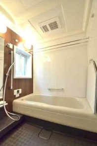 【浴室】 | J Wing East/West | 追い焚き機能、浴室乾燥機付きバス。