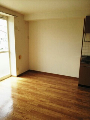 【内装】 | オリンポスヒルズⅡ | 明るい色調の室内です