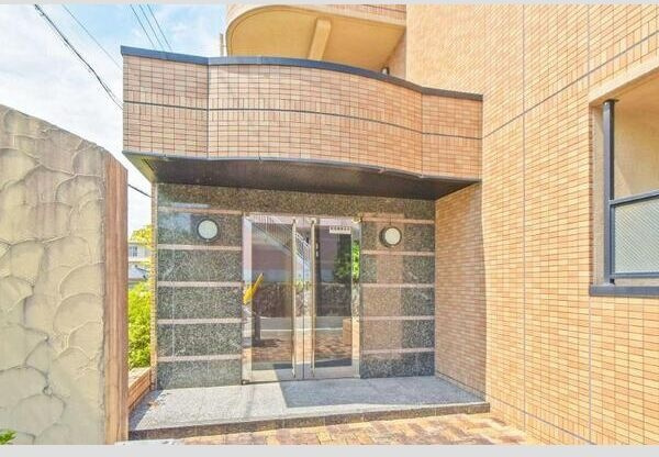 サンシャイン　阪野のエントランス