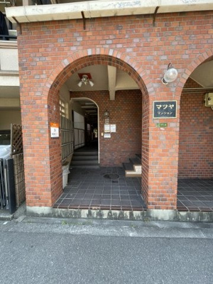 【エントランス】 | マツヤマンション | 落ち着いたエントランスです