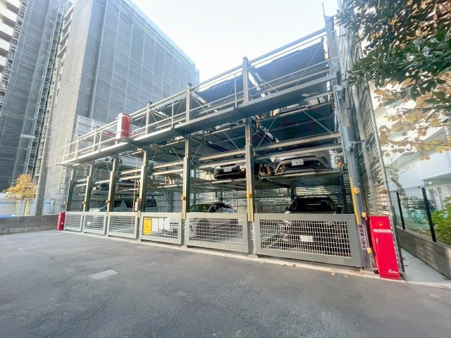 ザ・ロイヤルの駐車場