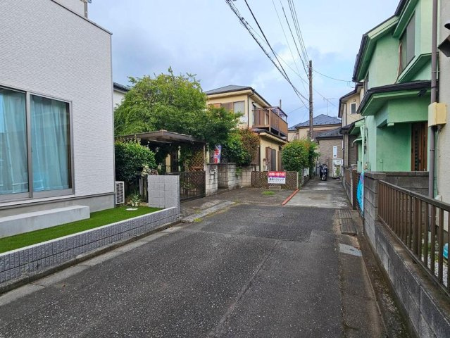川越市大字下赤坂の中古一戸建の前面道路含む現地写真|南西側4.2m公道です。