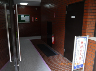 【エントランス】 | 清潔感と歓迎感があるエントランスホールとなります。
