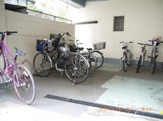 【その他共用部分】 | 建物内に、駐輪場があり大変便利です。