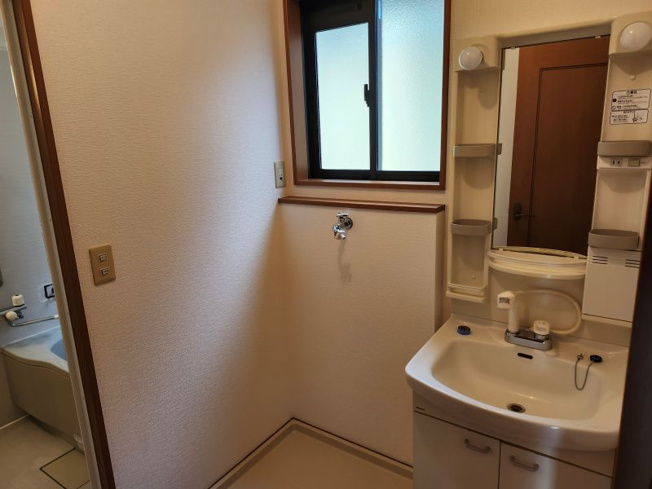 【独立洗面台】 | 王塚戸建賃貸住宅A | 独立洗面台、朝の身支度には欠かせません