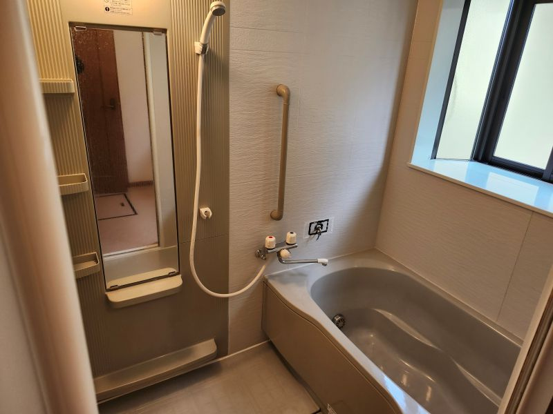 王塚戸建賃貸住宅Aの浴室|ゆったり過ごせるお風呂です