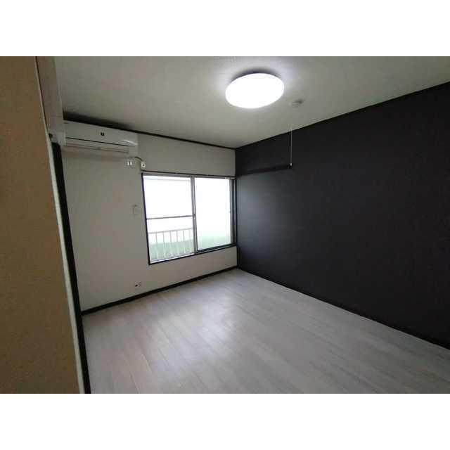 メゾンクレセールの居間・リビング|使いやすいリビングです