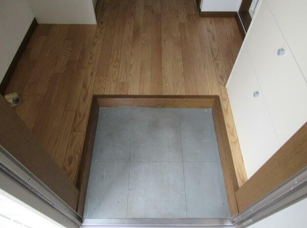 フラットウエストⅢの玄関