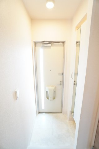 【玄関】 | フェニックス | ※同物件・反転タイプの写真です。