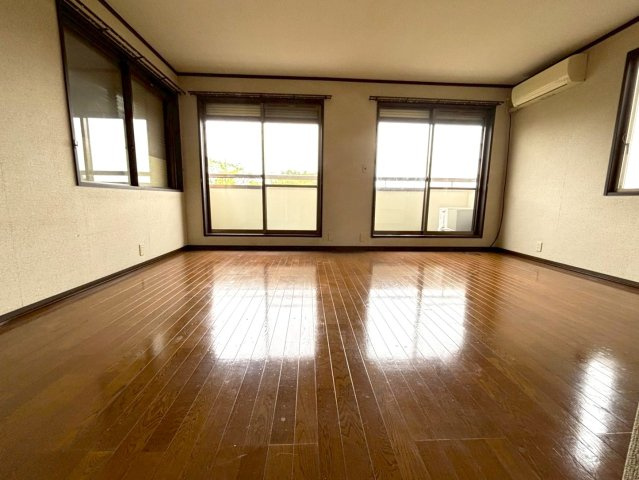 西岐波白土の洋室