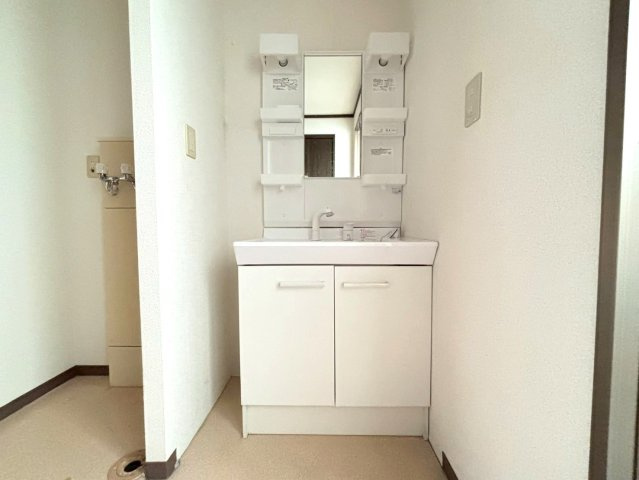 西岐波白土の独立洗面台